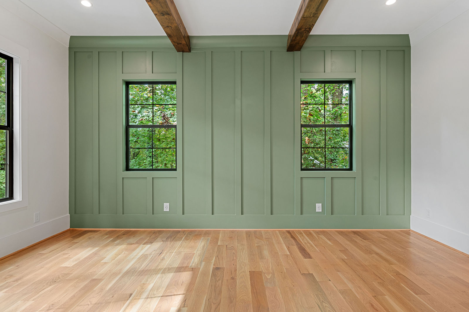 beautiful-luxury-outdoor-swimming-pool-with-stair-scaled